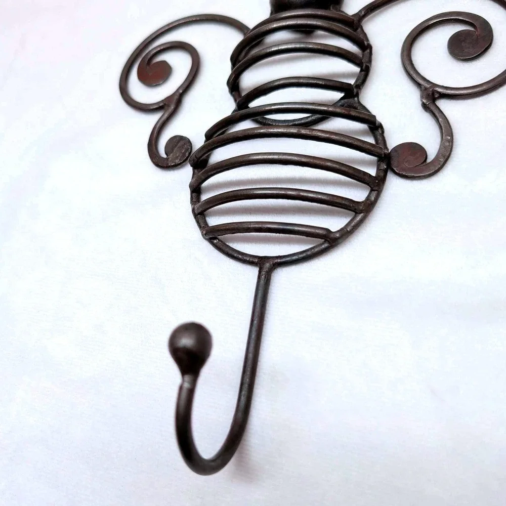 Rustic Wrought Iron Bumble Bee Wall Hook Metal Bee Garden Decor Hanger Dark Iron
